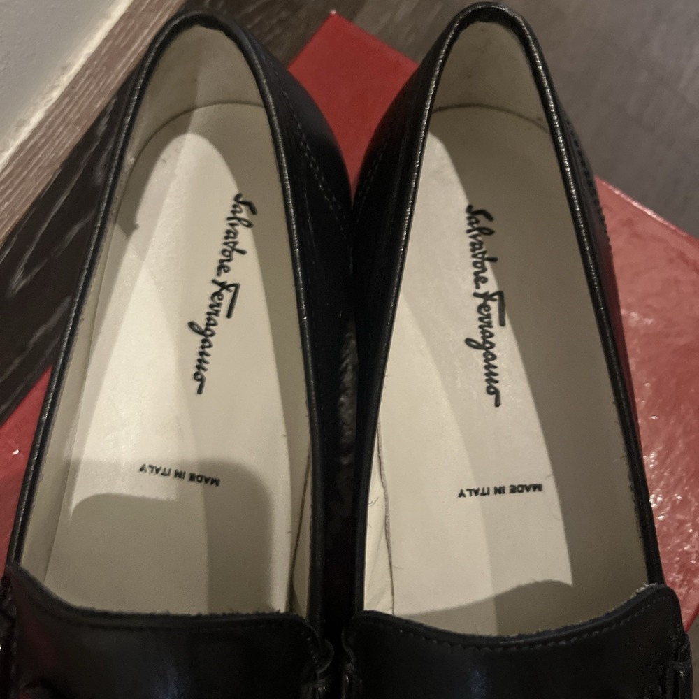 Salvatore Ferragamo 8B Black Leather Driver Loafer Black Logo Hardware - Picture 4 of 10